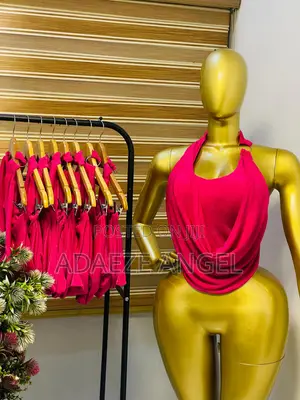 Chain Crawl Neck Top