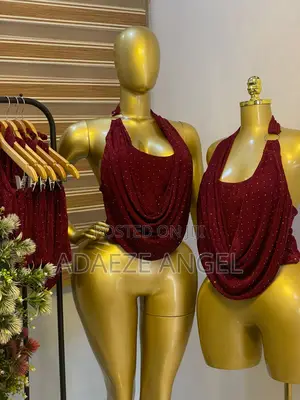 Chain Crawl Neck Top