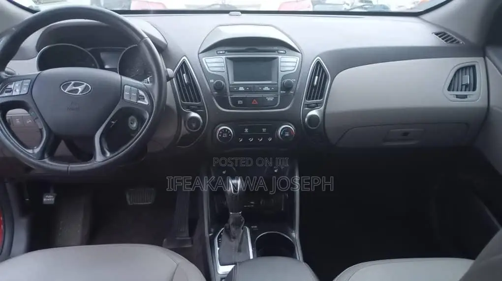 Hyundai Tucson 2015 Red