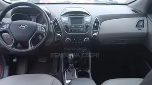 Hyundai Tucson 2015 Red