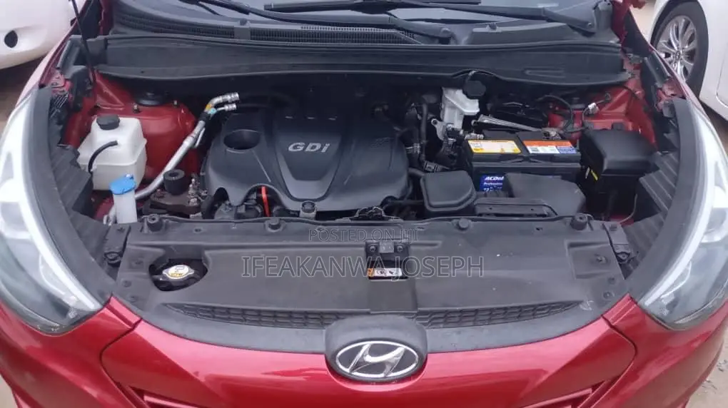 Hyundai Tucson 2015 Red