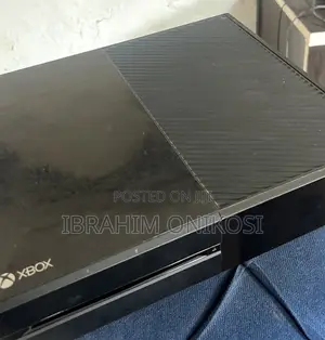 Xbox One With 8games and 2pads