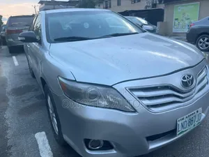 Toyota Camry LE 4dr Sedan (2.5L 4cyl 6AM) 2010 Silver