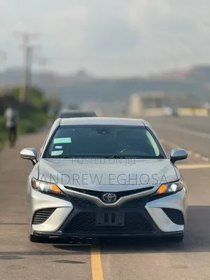 Toyota Camry 2018 Gold
