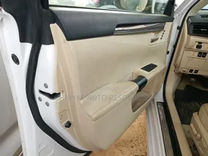 Lexus ES 350 FWD 2015 White