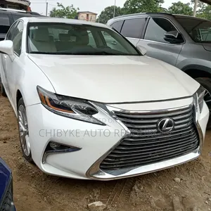 Lexus ES 350 FWD 2015 White