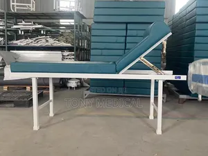 Examination Couch Bed With Crack