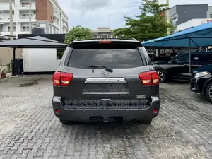 Toyota Sequoia Limited 4dr SUV (5.7L 8cyl 6A) 2012 Gray