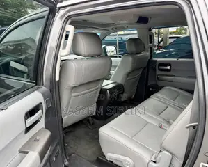 Toyota Sequoia Limited 4dr SUV (5.7L 8cyl 6A) 2012 Gray