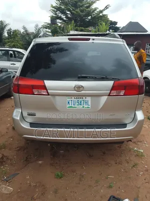 Toyota Sienna 2005 Silver