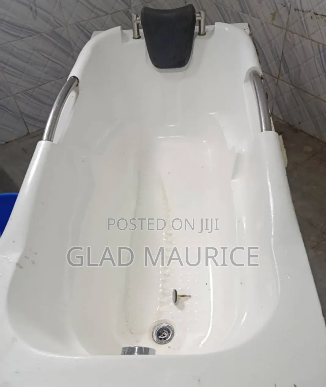 A Less Than a Year Bathtub Fairly Used