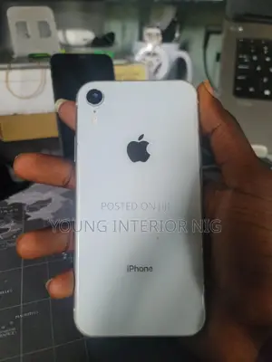 Apple iPhone XR 64 GB White