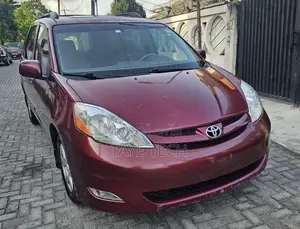 Toyota Sienna XLE FWD 2006