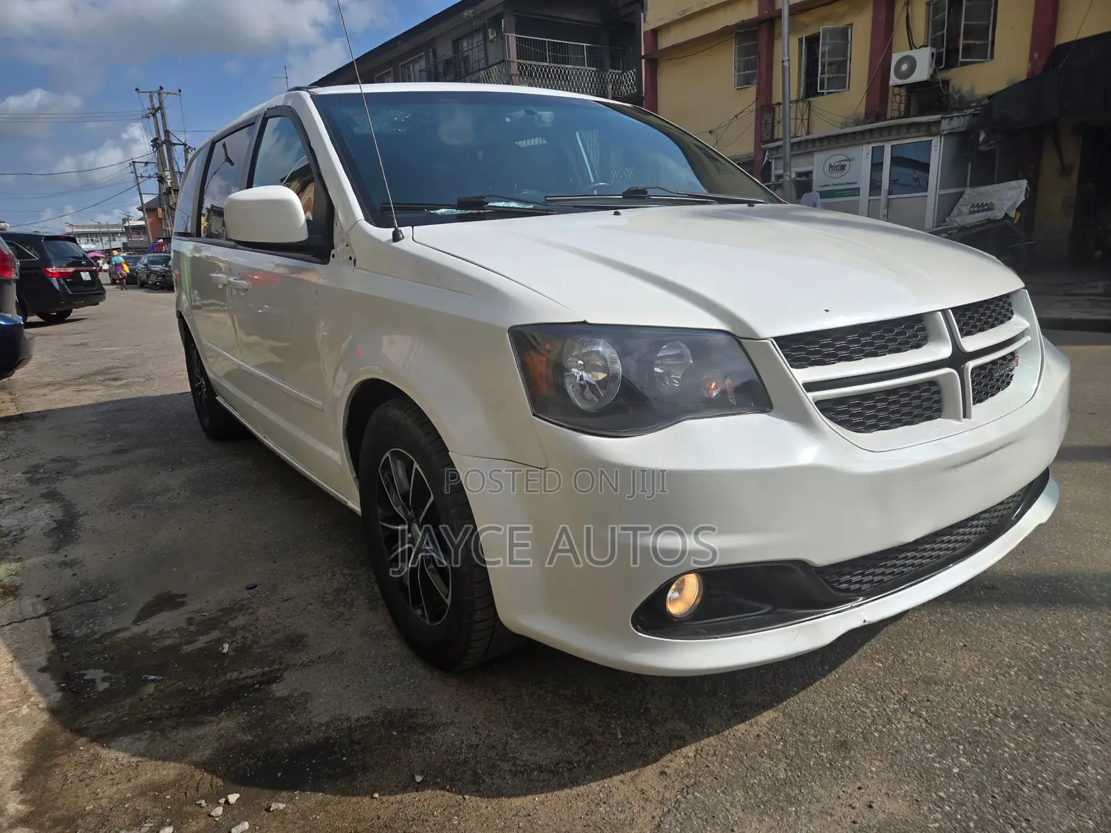Dodge Caravan 2018 White