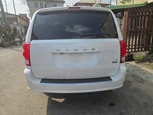 Dodge Caravan 2018 White