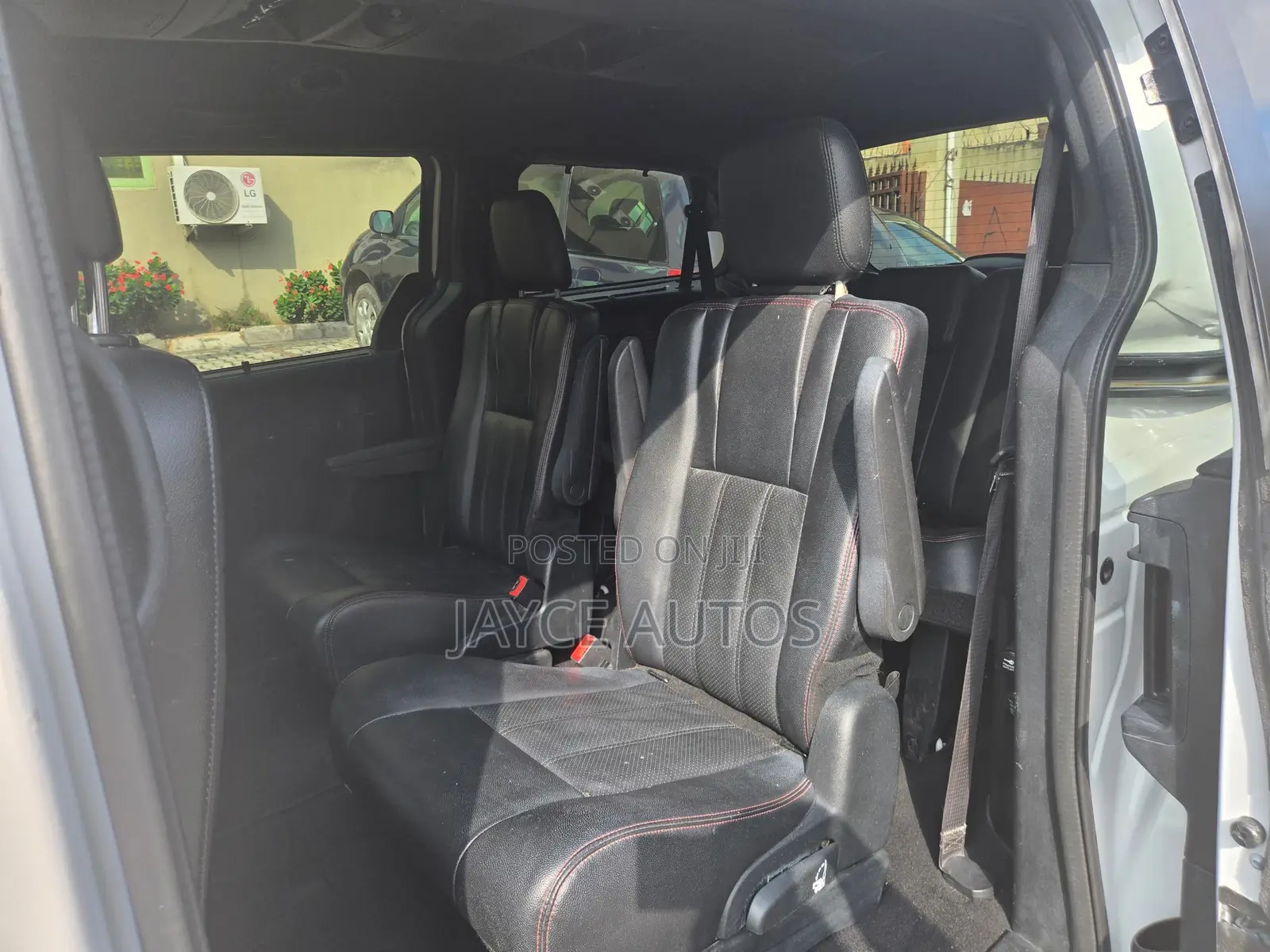 Dodge Caravan 2018 White