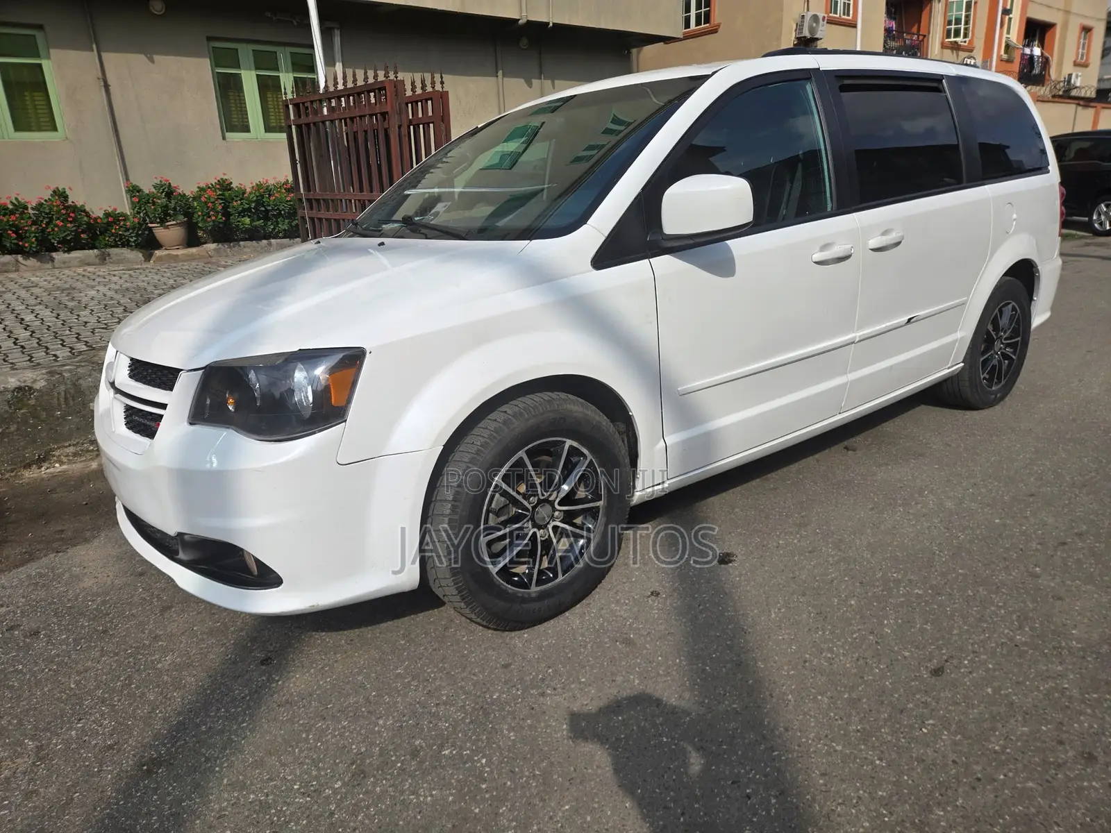 Dodge Caravan 2018 White