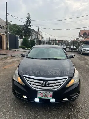 Hyundai Sonata Limited 2.0T Sedan (2.0L 4cyl 6A) 2011 Purple