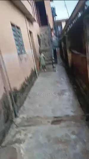 16bdrm House in Ikotun Ijegun Road, Ejigbo / Ejigbo for sale