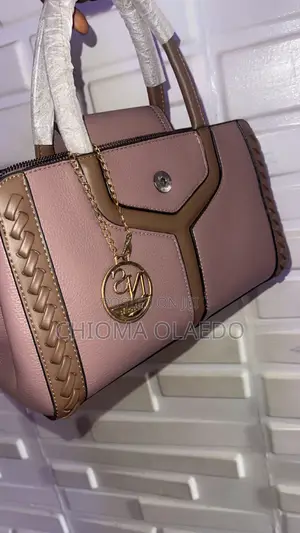Elegant Nude Tan Handbag With Detachable Strap