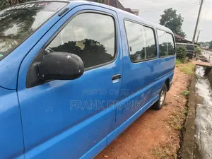 Toyota HiAce 2005 Blue