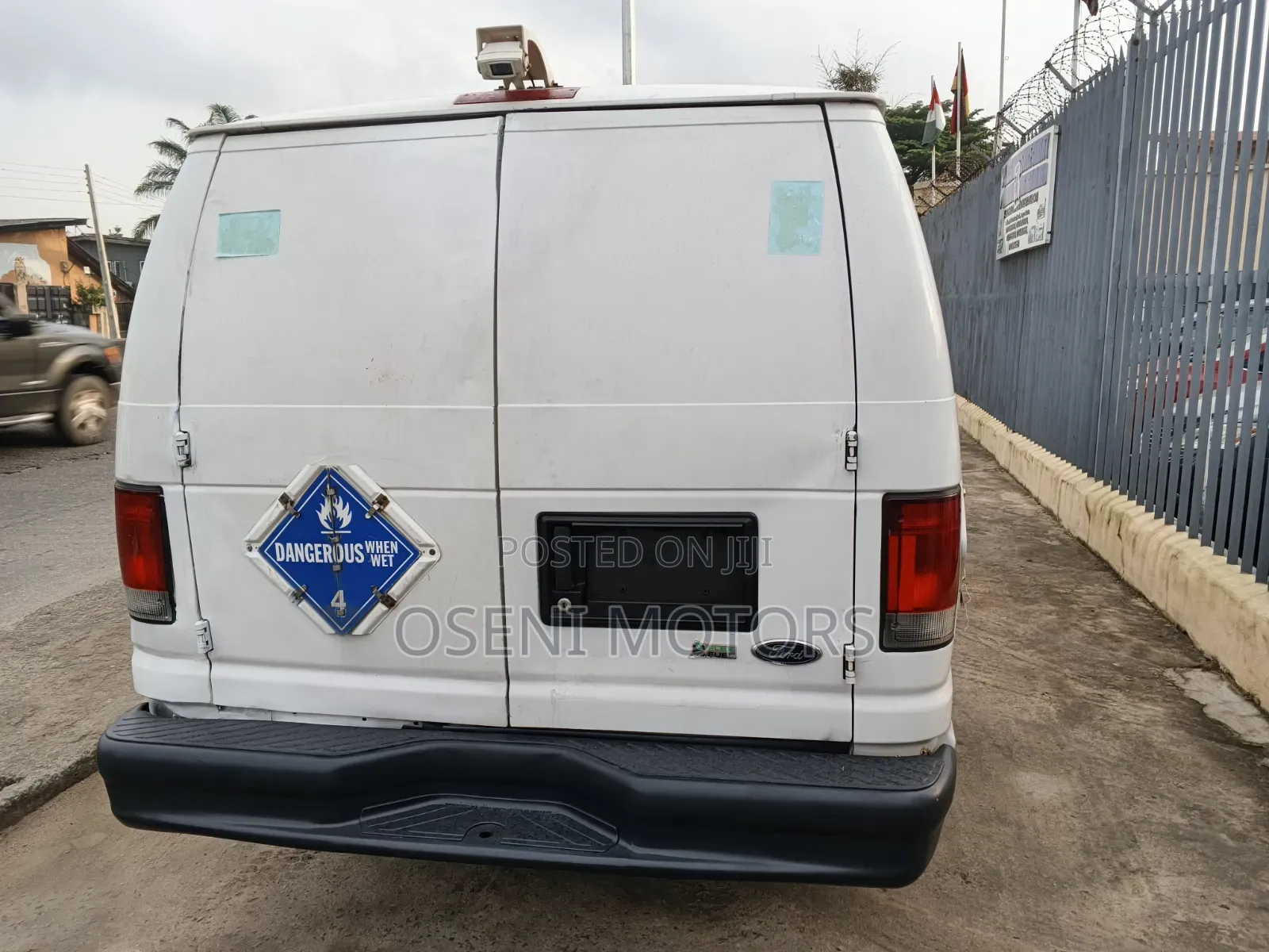 Ford E250 2010 White