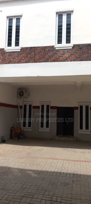 4bdrm Duplex in Van Daniel, Lafiaji for rent