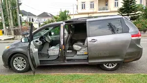 Toyota Sienna XLE AWD 7-Passenger 2013 Gray