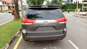 Toyota Sienna XLE AWD 7-Passenger 2013 Gray