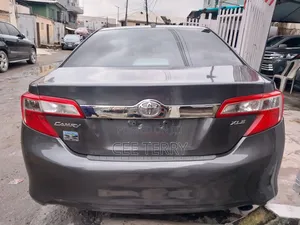 Toyota Camry XLE 4dr Sedan (2.5L 4cyl 6A) 2013 Gray