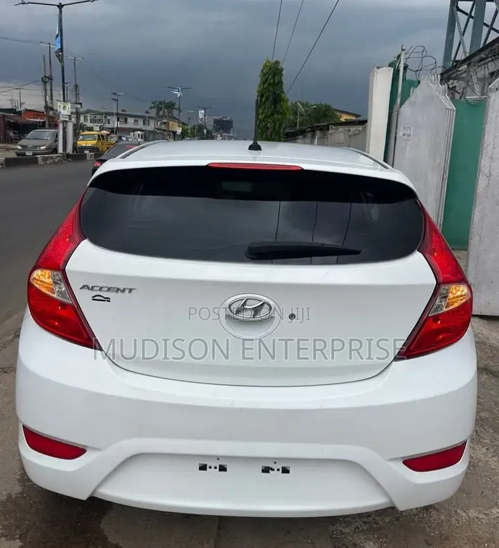 Hyundai Accent SE 2013 White