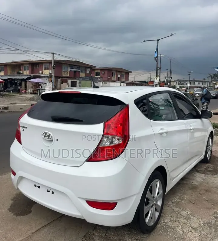 Hyundai Accent SE 2013 White