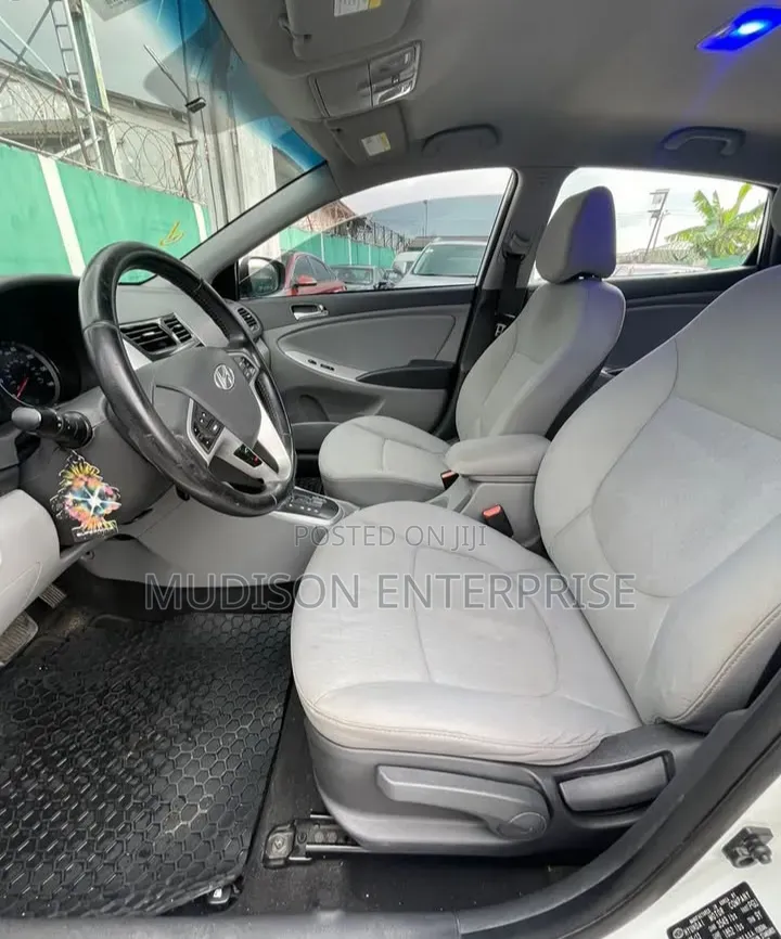 Hyundai Accent SE 2013 White