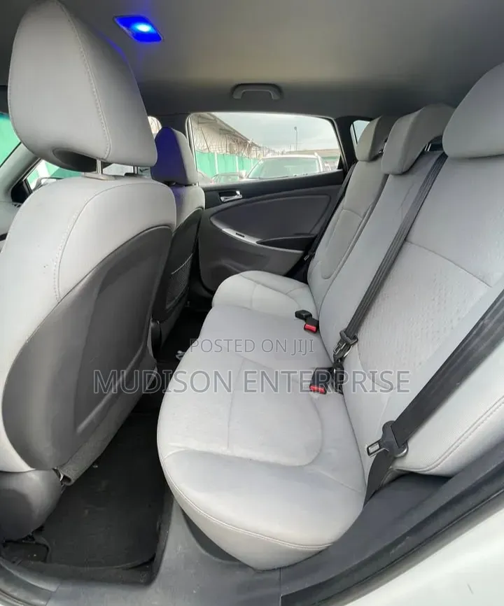Hyundai Accent SE 2013 White