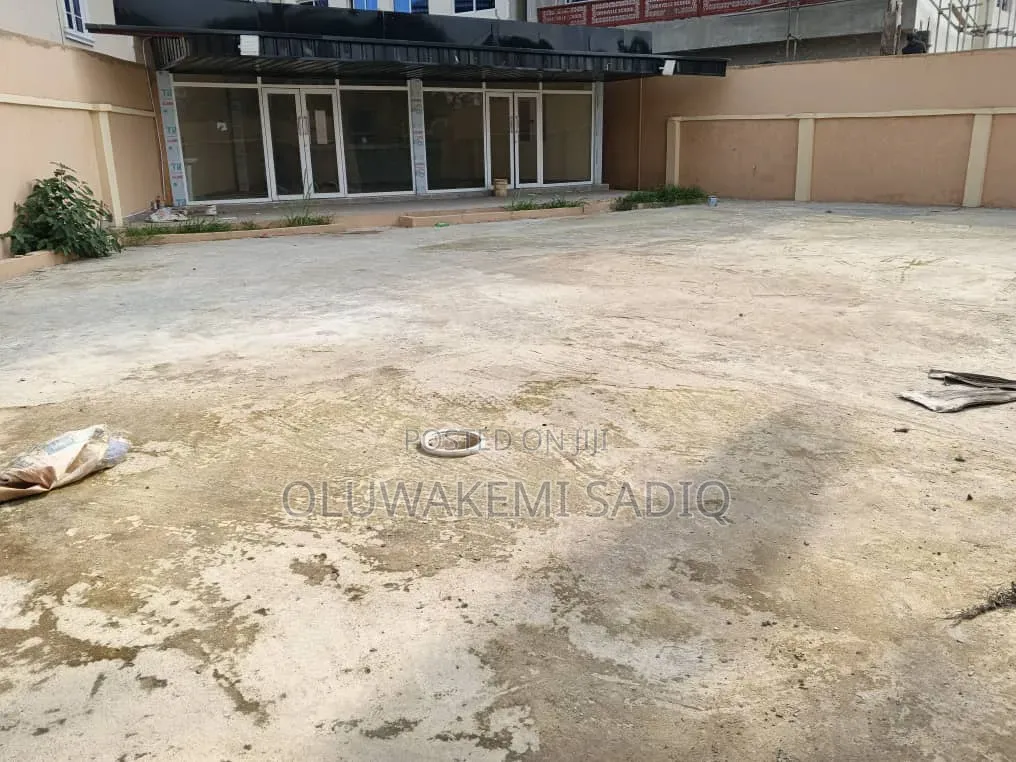 Restaurants or Eatery Space With 2bq