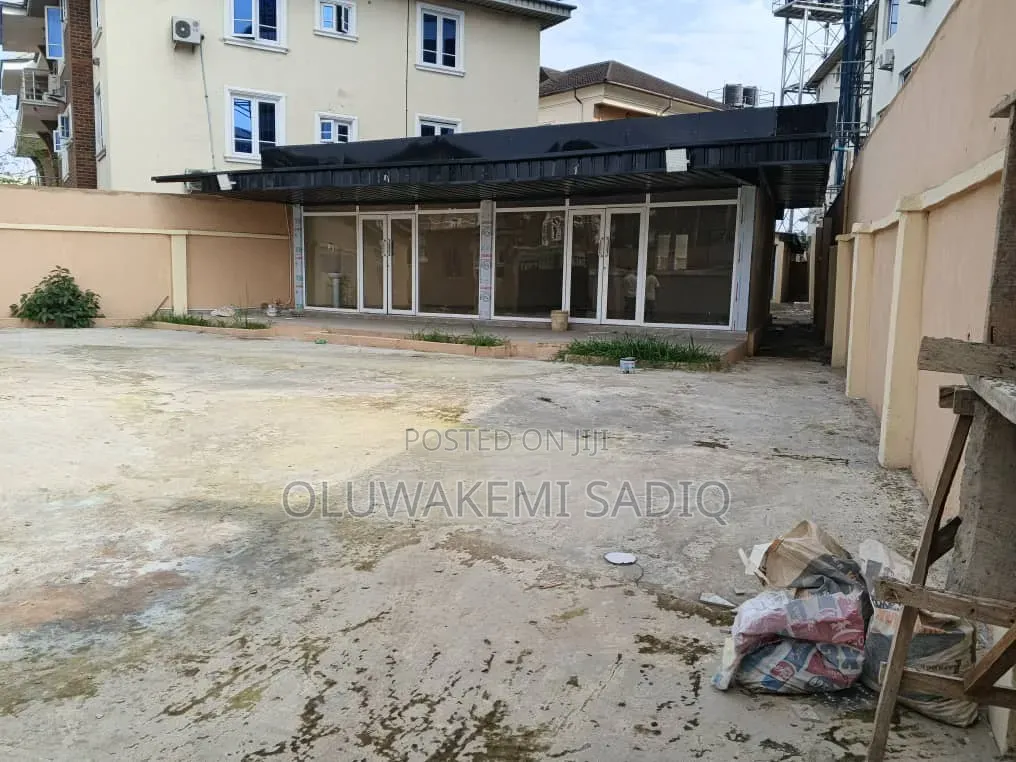 Restaurants or Eatery Space With 2bq