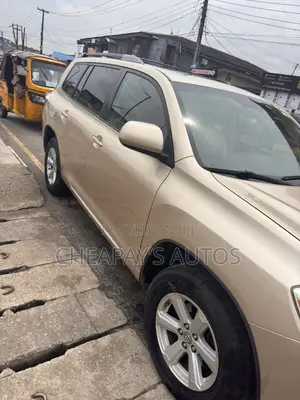 Toyota Highlander Sport 2010 Gold