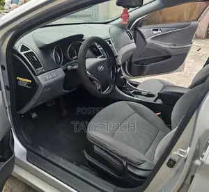 Hyundai Sonata GLS Sedan FWD (2.4L 4cyl 6M) 2012 Silver