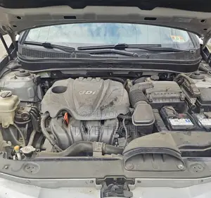 Hyundai Sonata GLS Sedan FWD (2.4L 4cyl 6M) 2012 Silver