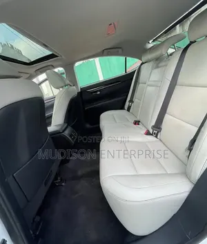 Lexus ES 350 FWD 2015 White
