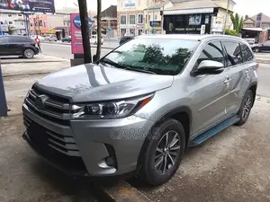 Toyota Highlander LE 4x4 V6 (3.5L 6cyl 8A) 2018 Silver