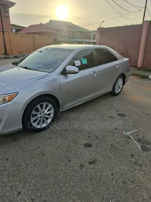 Toyota Camry XLE 4dr Sedan (3.5L 6cyl 6A) 2014 Silver