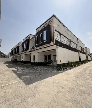 4bdrm Townhouse/Terrace in Orchid Road, Chevron for sale