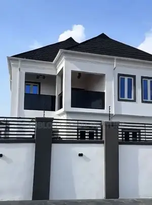 4bdrm Duplex in Jericho for sale