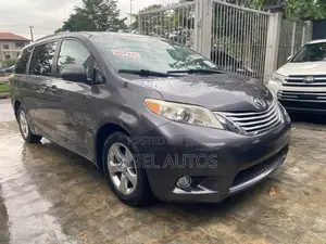 Toyota Sienna LE 7-Passenger 4dr Minivan AWD (3.5L 6cyl 6A) 2014 Gray