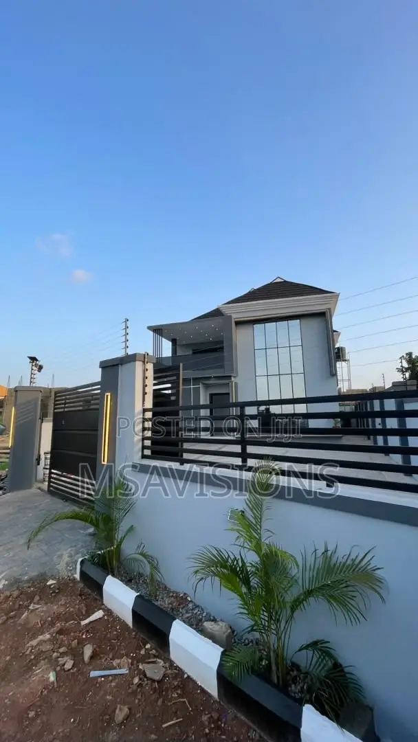 Newly Built Detached 4 Bedroom Modern Duplex