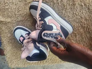 Children Stock Shoes