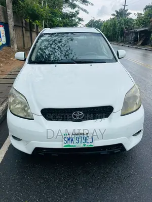 Toyota Matrix Hatchback AWD (1.8L 4cyl 4A) 2005 White