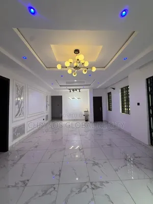 3bdrm Block of Flats in Okebadan Estate, for rent