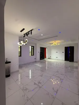 3bdrm Block of Flats in Okebadan Estate, for rent